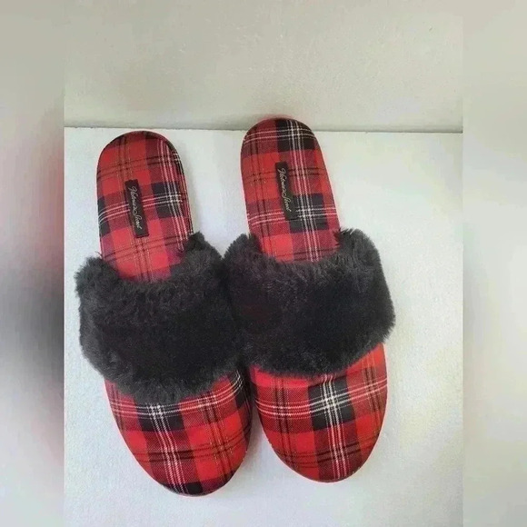 Victoria Secret Red/Black Plaid Christmas Slippers - Picture 3 of 8